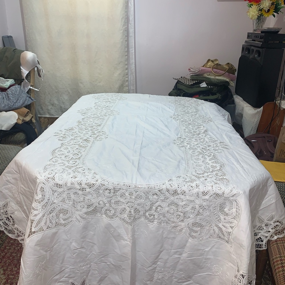 Tablecloth - Picture 4 of 4